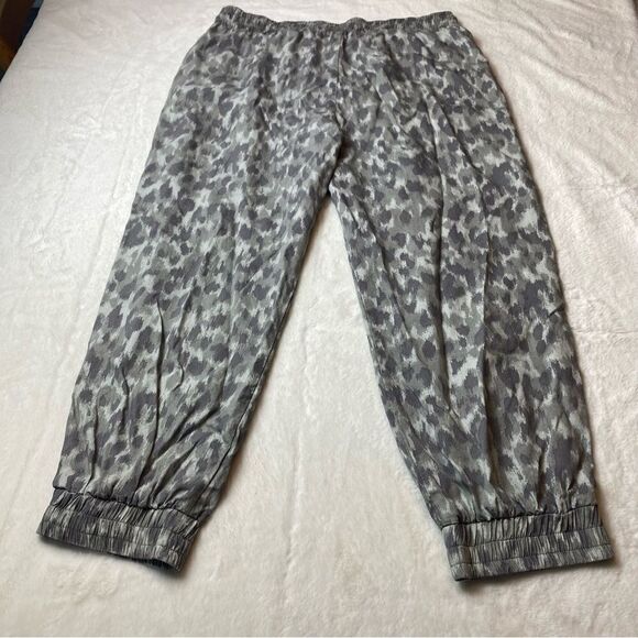 Cloth & Stone Green Tone Camo Style Joggers Size Large - Picture 2 of 11